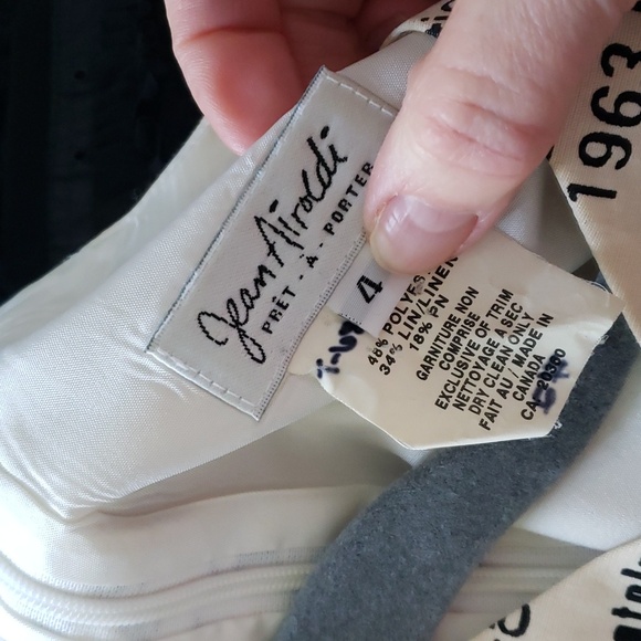 UNIQUE Canadian Designer Sleeveless Top - Picture 6 of 7